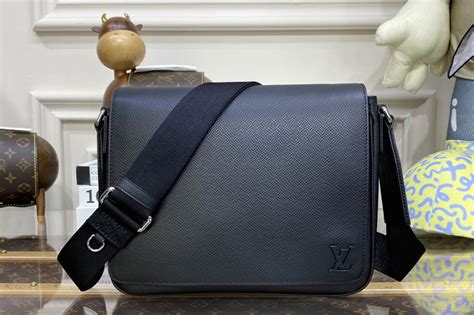 lv schoudertas messenger bag|District PM Taiga Leather .